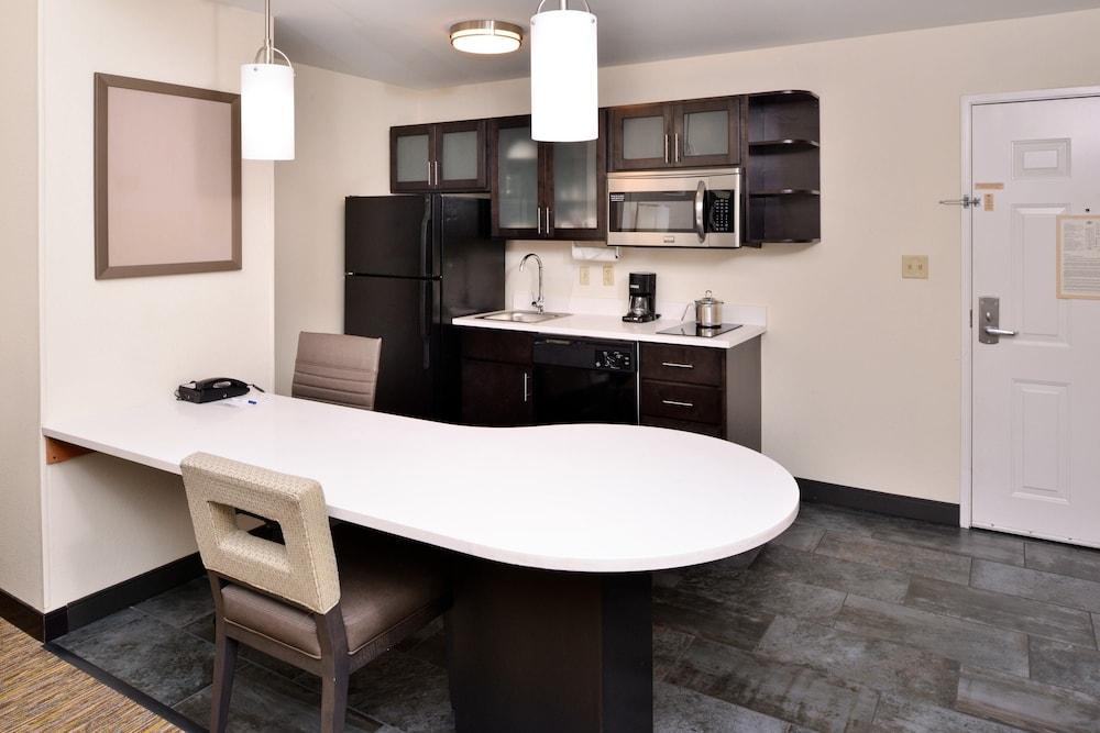 Candlewood Suites Winchester By Ihg Esterno foto