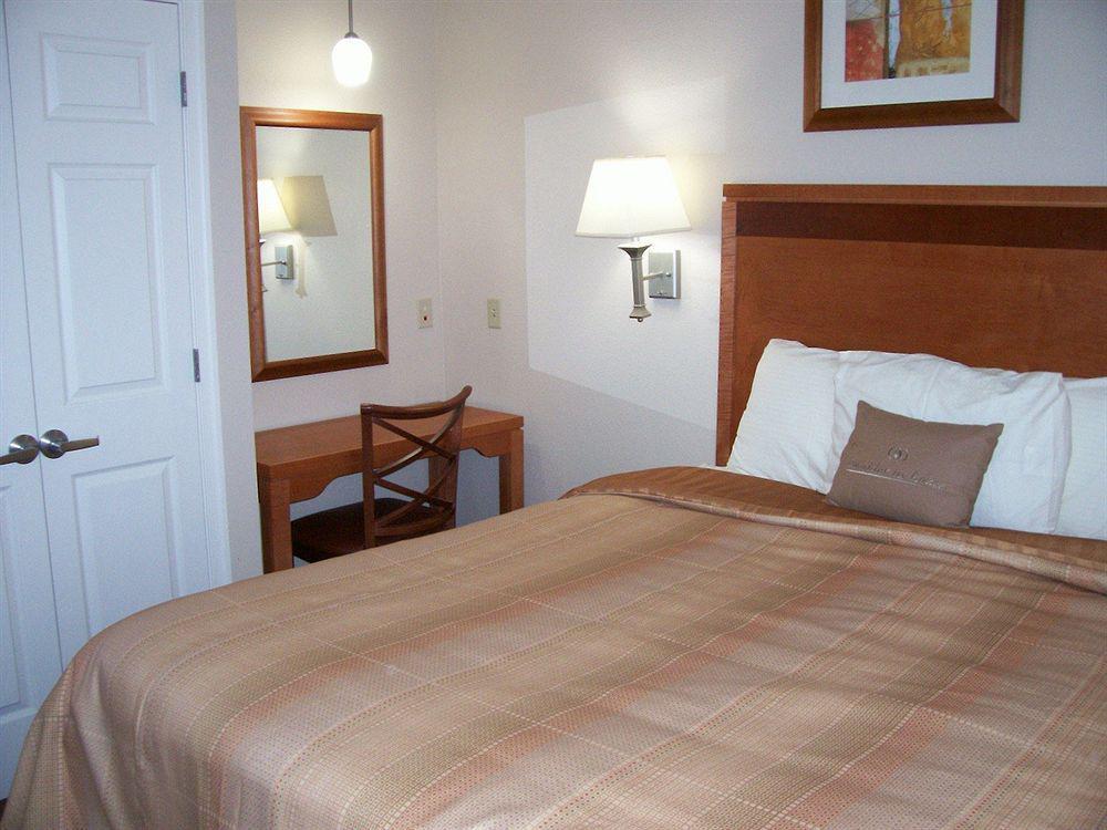 Candlewood Suites Winchester By Ihg Esterno foto