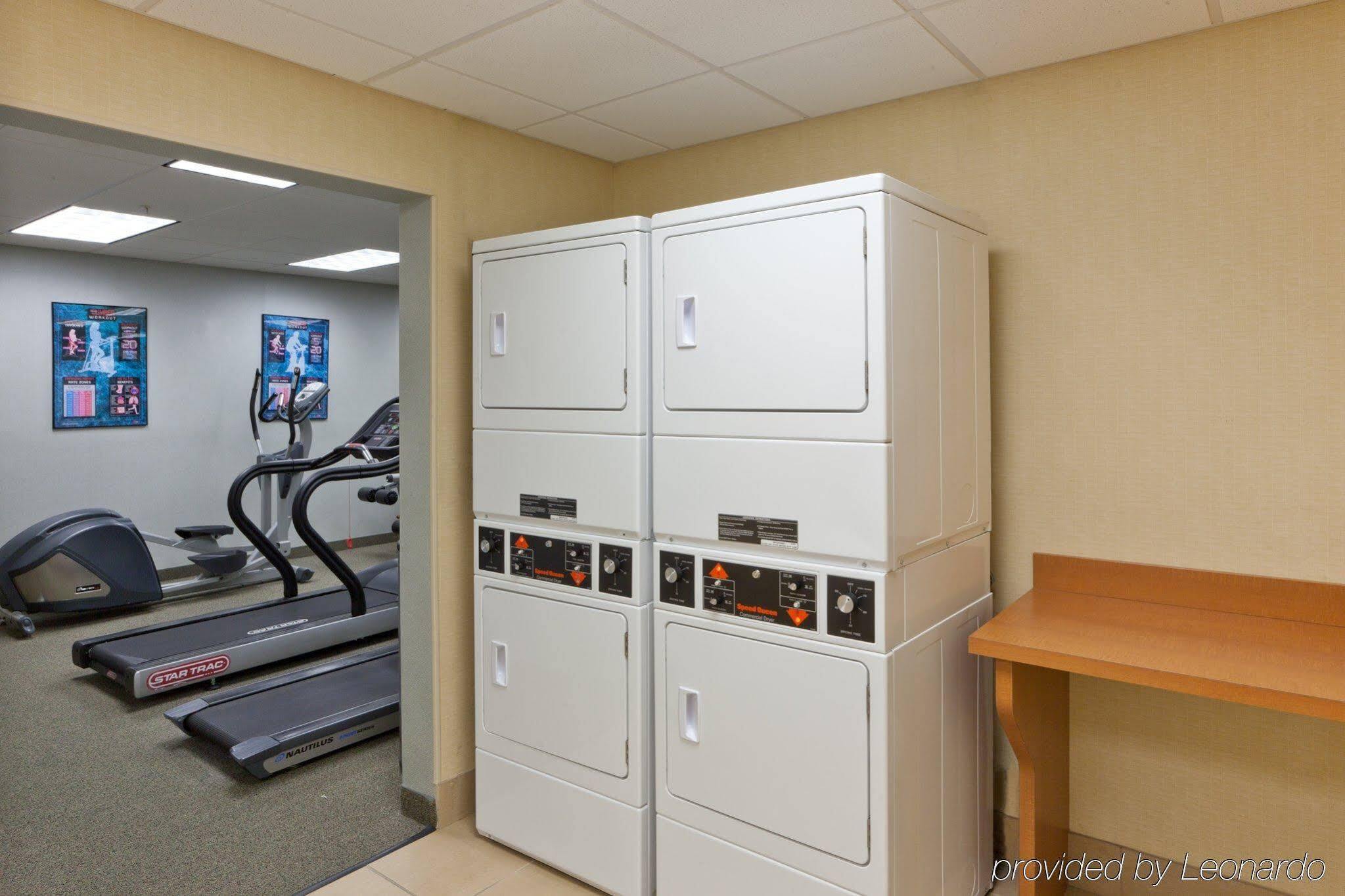 Candlewood Suites Winchester By Ihg Esterno foto