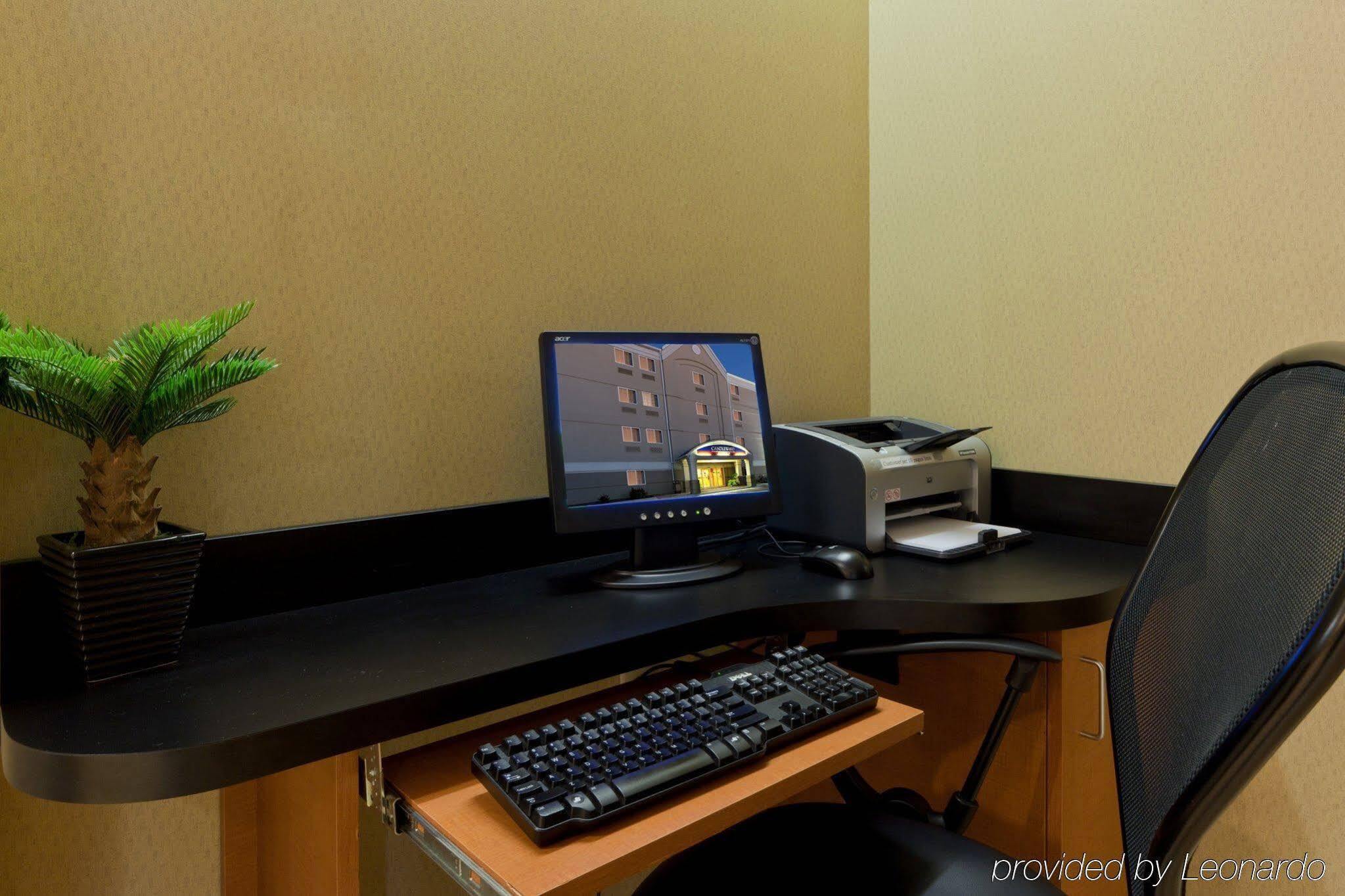 Candlewood Suites Winchester By Ihg Esterno foto