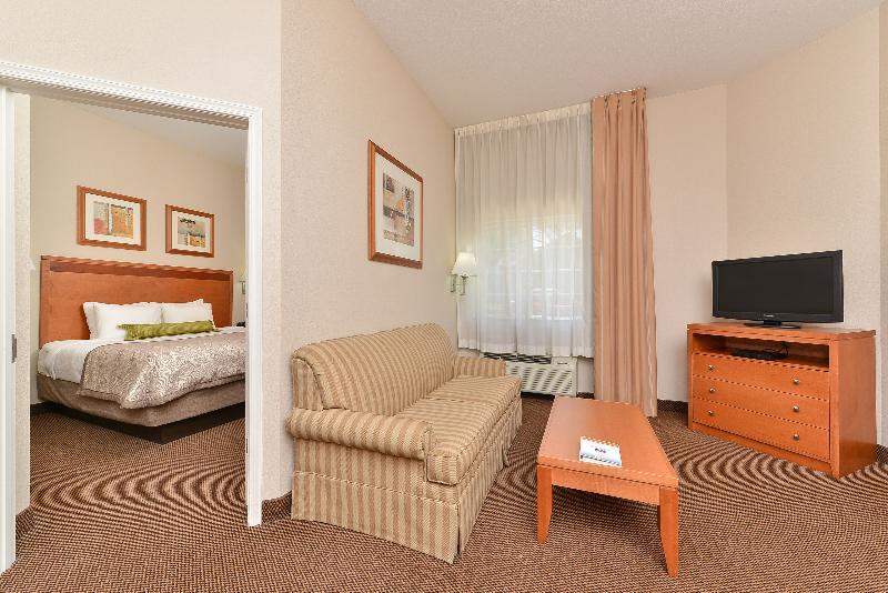 Candlewood Suites Winchester By Ihg Esterno foto